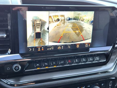 Used 2024 Chevrolet Silverado 1500 ZR2 w/ Technology Package image 19