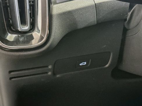 Used 2023 Volvo XC40 Recharge Ultimate AWD/4WD image 17