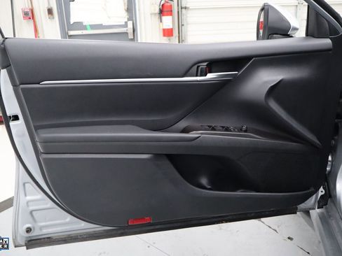 Used 2024 Toyota Camry SE image 13