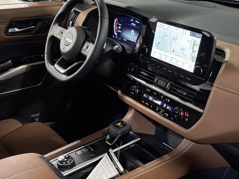 New 2025 Nissan Pathfinder Platinum image 14