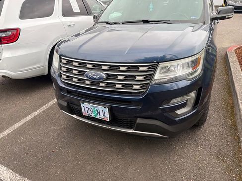 Used 2017 Ford Explorer XLT w/ Equipment Group 202A AWD/4WD image 2