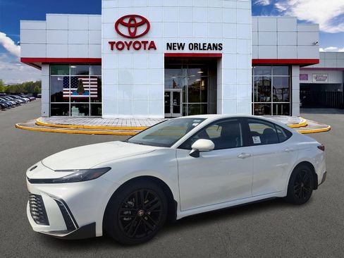 New 2026 Toyota Camry SE image 1