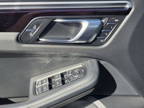 Used 2022 Porsche Macan image 18