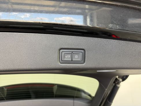 Used 2025 Audi Q5 Premium Plus w/ Premium Plus AWD/4WD image 15