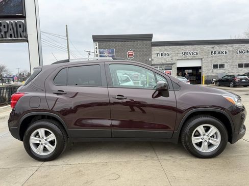 Used 2022 Chevrolet Trax LT w/ Driver Confidence Package image 7