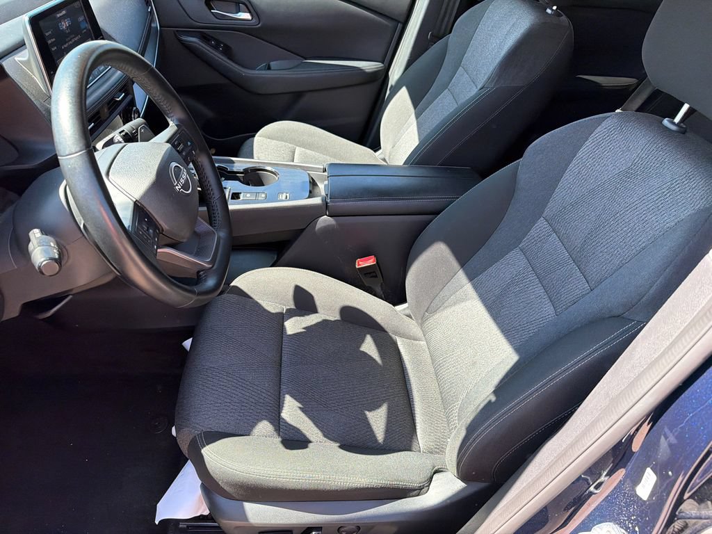 Used 2025 Nissan Rogue SV FWD image 9