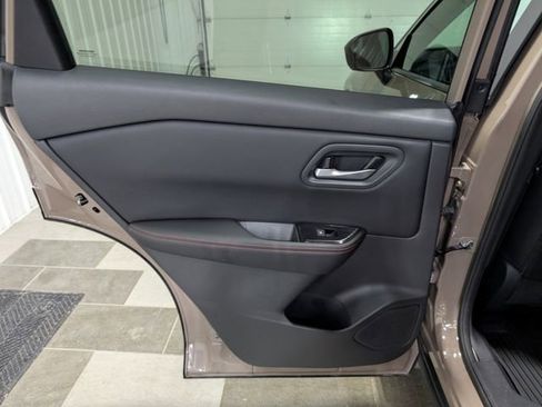 Used 2025 Nissan Rogue SV image 8