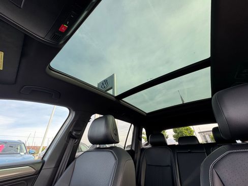 Used 2024 Volkswagen Tiguan SE R-Line image 23