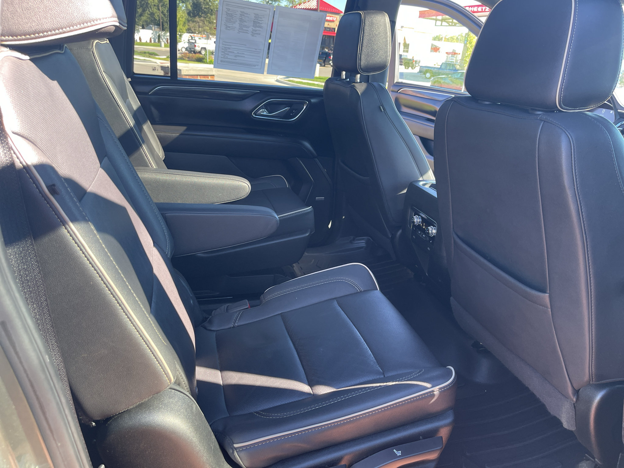 Used 2023 GMC Yukon XL SLT w/ SLT Luxury Package AWD/4WD image 35