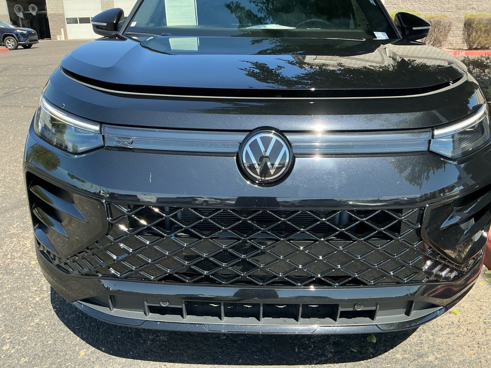 Used 2025 Volkswagen Tiguan SE R-Line AWD/4WD image 24