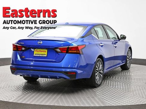 Used 2025 Nissan Altima 2.5 SV FWD image 5