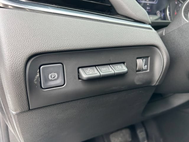 Used 2022 Buick Enclave Avenir w/ Avenir Technology Package AWD/4WD image 24