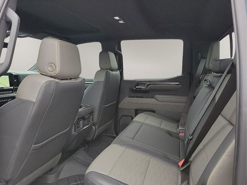 Used 2023 Chevrolet Silverado 1500 ZR2 w/ Technology Package AWD/4WD image 9