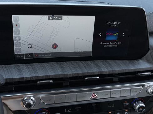 Used 2024 Kia Telluride SX w/ Towing Package image 14