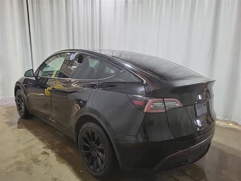 Used 2022 Tesla Model Y Long Range AWD/4WD image 4