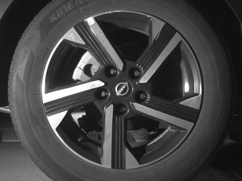 Used 2025 Nissan Sentra SV FWD image 15