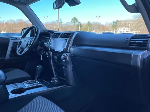 Used 2020 Toyota 4Runner SR5 AWD/4WD image 28