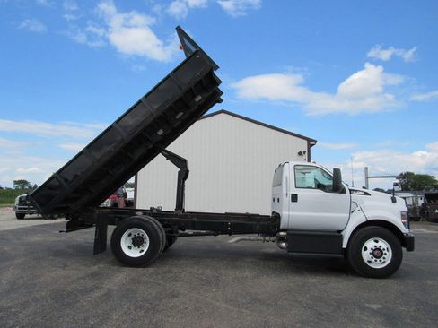 Used 2022 Ford F750 2WD Regular Cab Super Duty image 35
