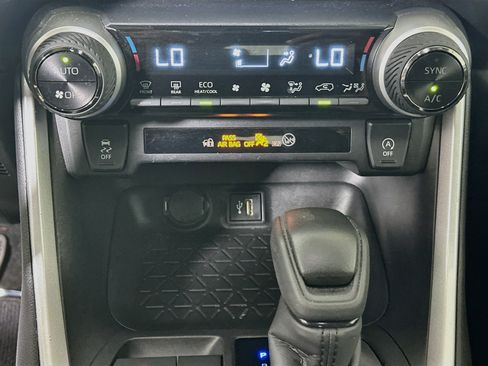 Used 2023 Toyota RAV4 XLE w/ Convenience Package FWD image 23
