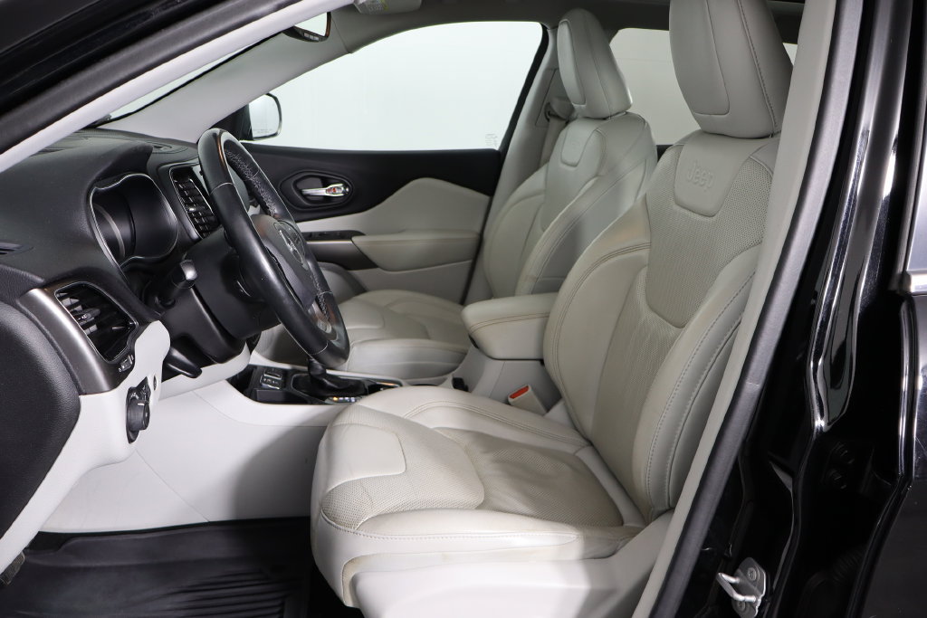 Used 2019 Jeep Cherokee Limited FWD image 14