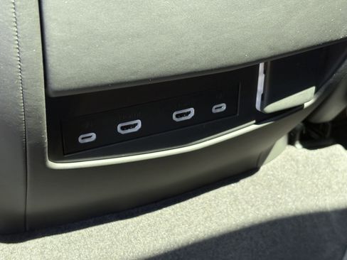 Used 2024 Cadillac Escalade ESV V AWD/4WD image 16