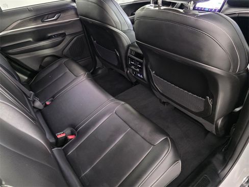 Certified 2023 Jeep Grand Cherokee Limited w/ Luxury Tech Group II image 32