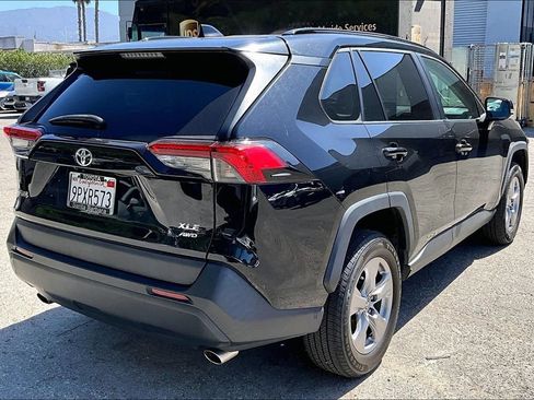 Used 2022 Toyota RAV4 XLE AWD/4WD image 4