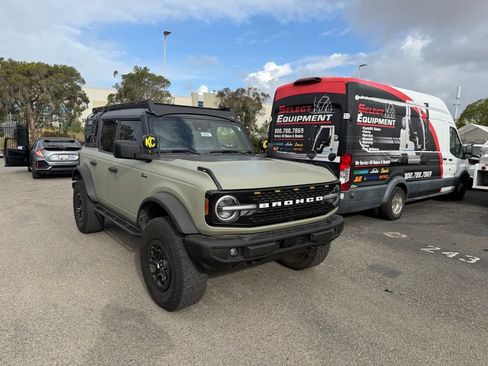 Used 2022 Ford Bronco Wildtrak image 2