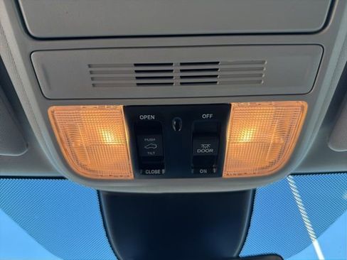 Used 2025 Honda Odyssey Touring image 30