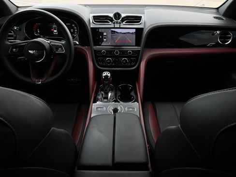 Used 2024 Bentley Bentayga AWD/4WD image 8