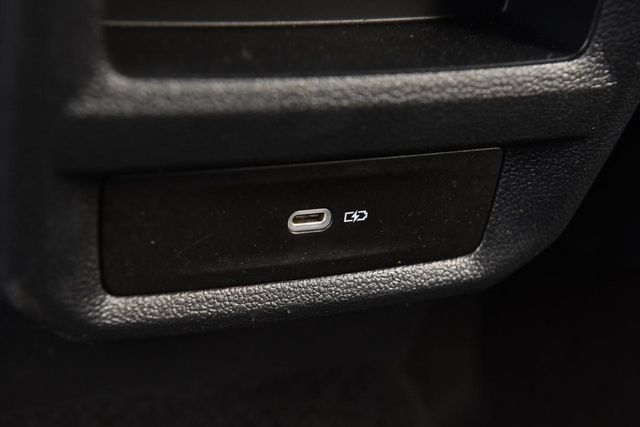 Used 2025 Volkswagen Taos SE AWD/4WD image 24