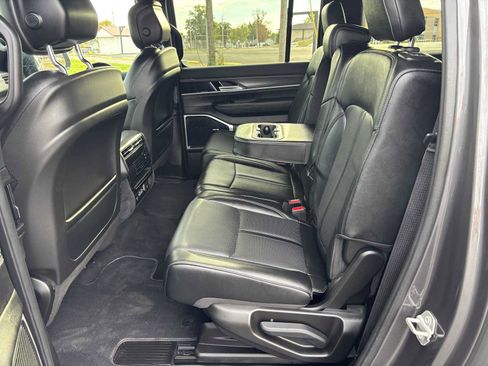 Certified 2024 Jeep Wagoneer L Series III w/ Flexible Seating Group image 22