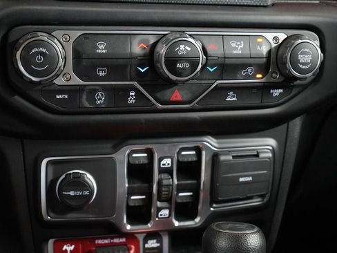 Used 2023 Jeep Wrangler Unlimited Rubicon AWD/4WD image 28