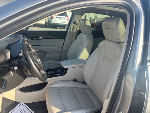 Used 2023 Buick Envision Avenir image 13
