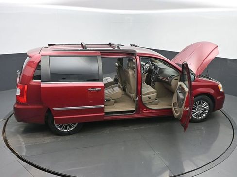 Used 2014 Chrysler Town & Country Touring-L w/ Driver Convenience Group image 65