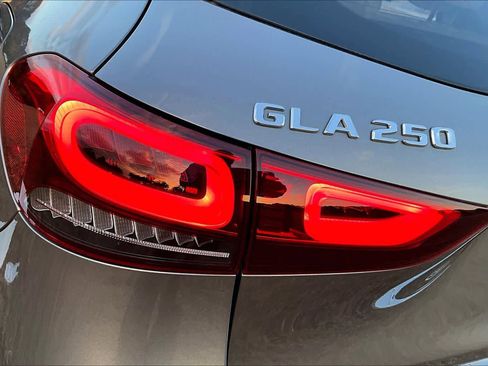 Used 2023 Mercedes-Benz GLA 250 4MATIC w/ Premium Package image 27