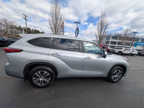 Used 2023 Toyota Highlander XLE image 10