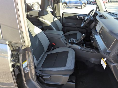 New 2025 Ford Bronco Base image 33