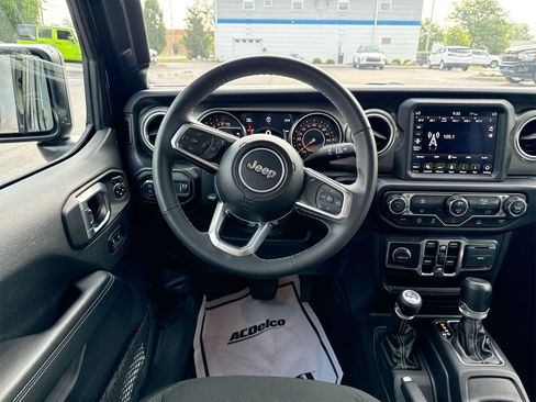 Used 2023 Jeep Gladiator Overland image 12