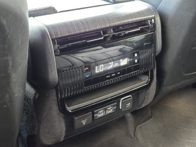 Used 2024 Jeep Wagoneer L Series II RWD image 30