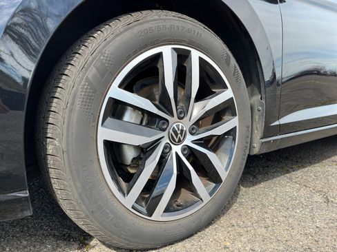 Used 2025 Volkswagen Jetta SE image 31