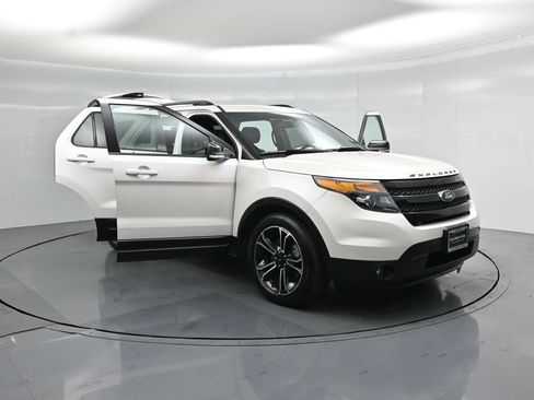 Used 2015 Ford Explorer Sport w/ Equipment Group 401A AWD/4WD image 28