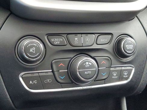 Used 2016 Jeep Cherokee Trailhawk w/ Comfort/Convenience Group AWD/4WD image 16
