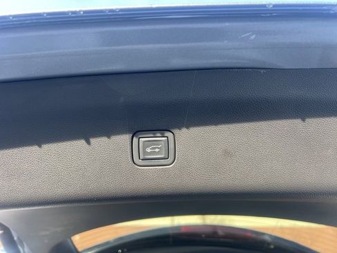 Used 2023 Buick Enclave Essence image 16