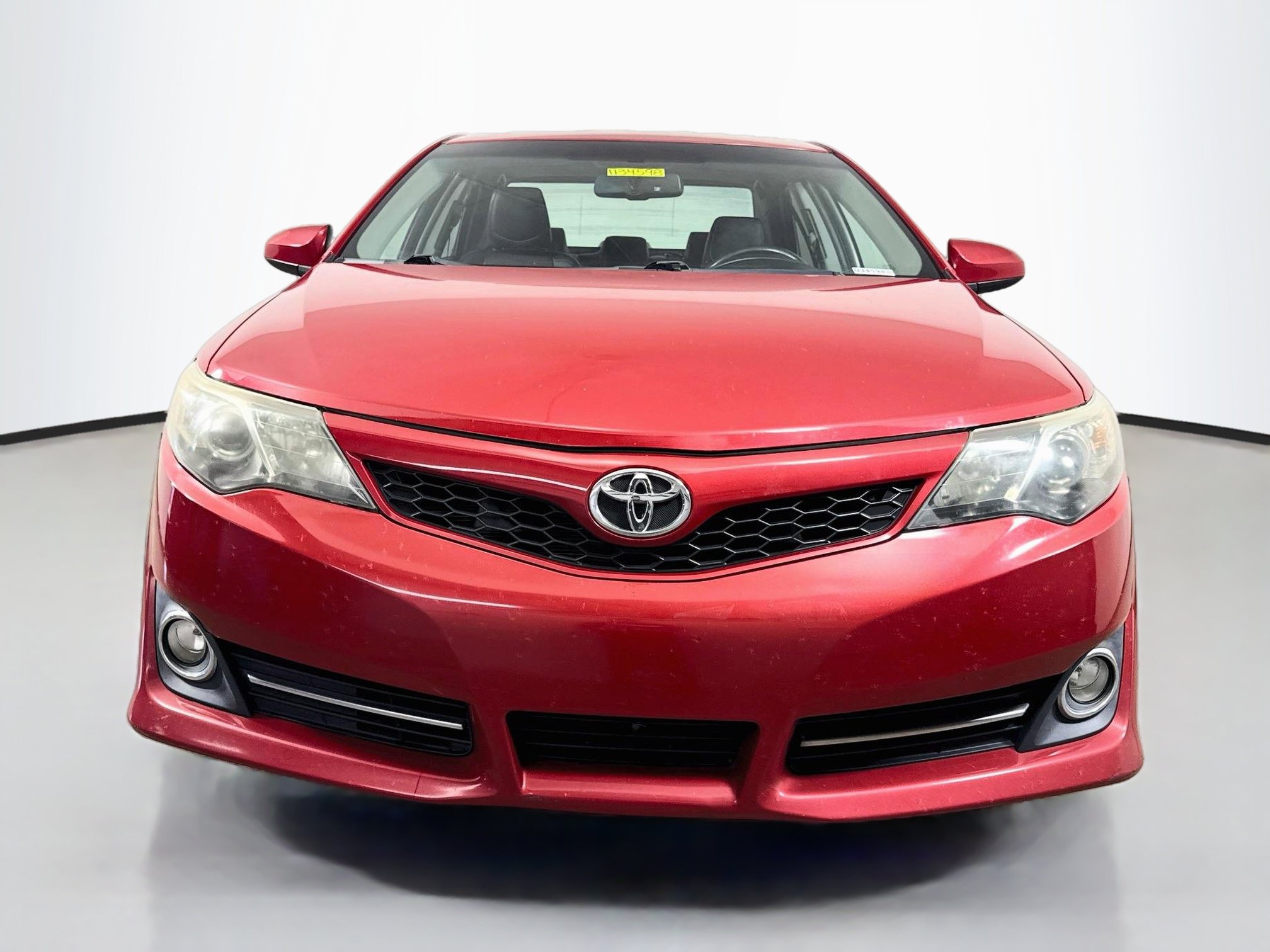Used 2014 Toyota Camry SE w/ Leather Package FWD image 2