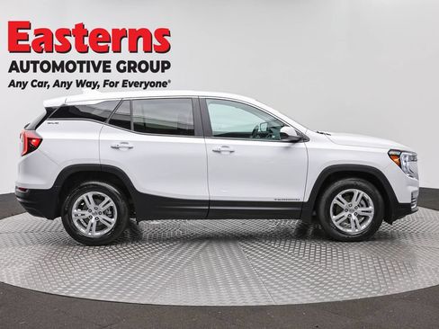 Used 2024 GMC Terrain SLE FWD image 4