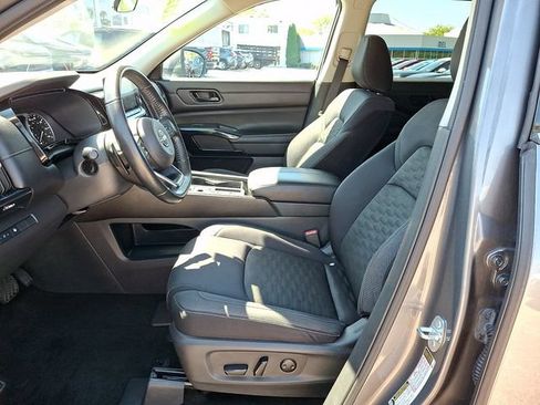 Used 2024 Nissan Pathfinder SV FWD image 15