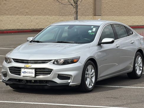 Used 2017 Chevrolet Malibu LT image 8