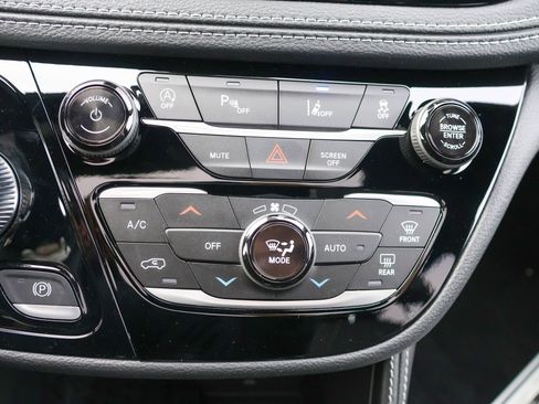New 2026 Chrysler Pacifica Limited w/ S Appearance Package AWD/4WD image 23