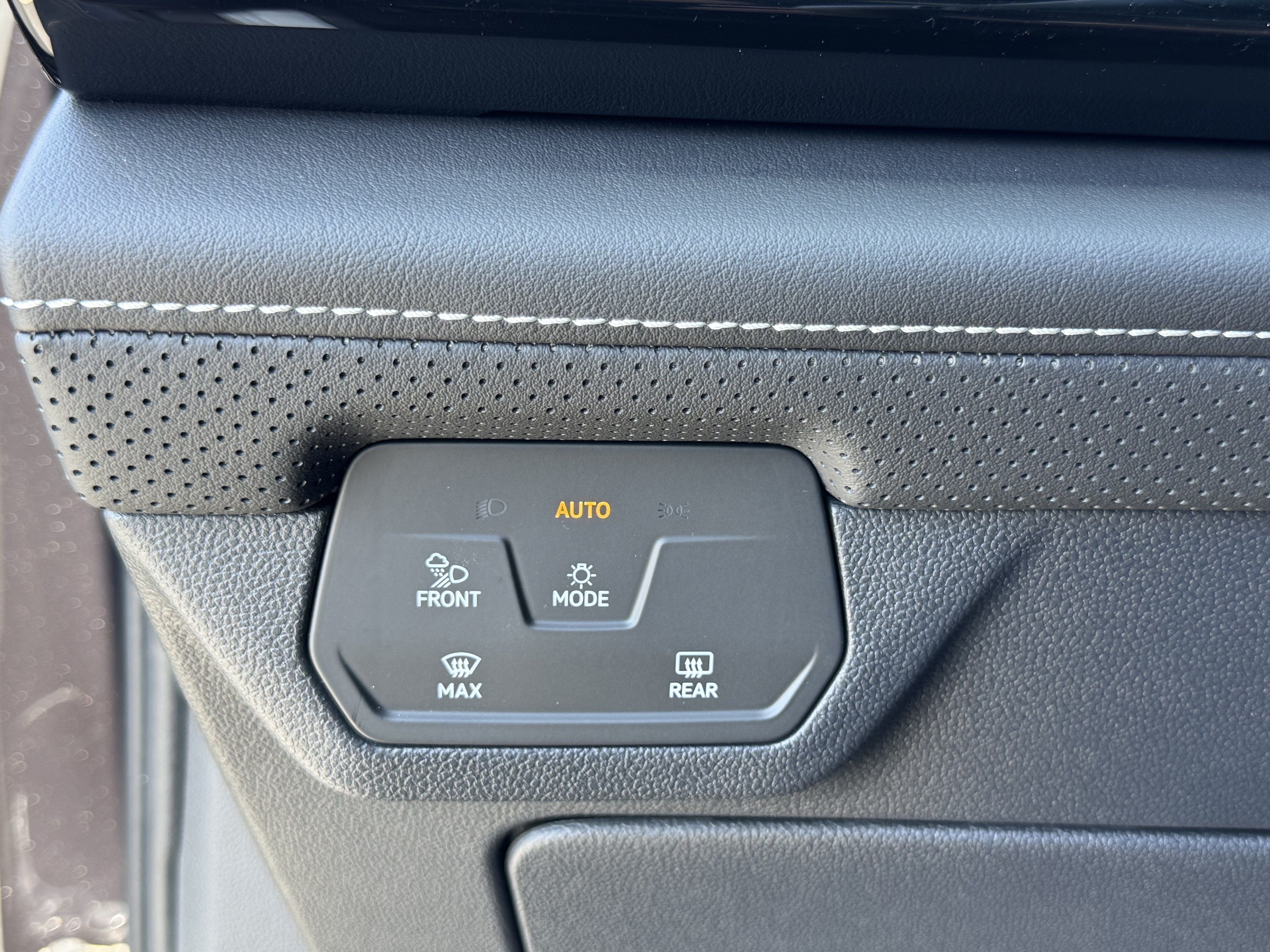 Used 2026 Volkswagen Atlas Cross Sport SE FWD image 27